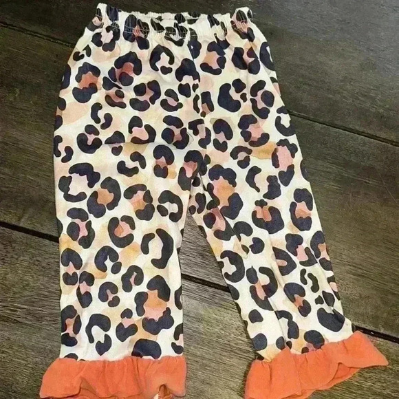 Marie Nicole Cheetah Leopard Outfit size XS (18-24 mos) super soft - Picture 3 of 3